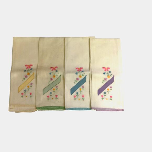 Set of 4 Vintage Hand Embroidered Flower Cloth Napkins See Desc* - Picture 2 of 5